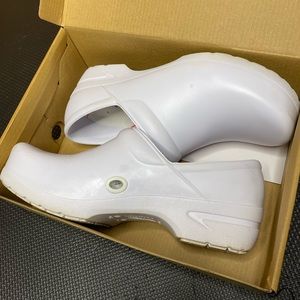 Anywear SR Angle Nurse Clogs